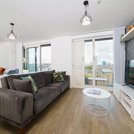 Stylish Fully-Equipped One Bedroom Apartment With Extra Sofa Bed, Free Secure Parking, Onsite Gym, 24Hr Security & Concierge Londra Dış mekan fotoğraf