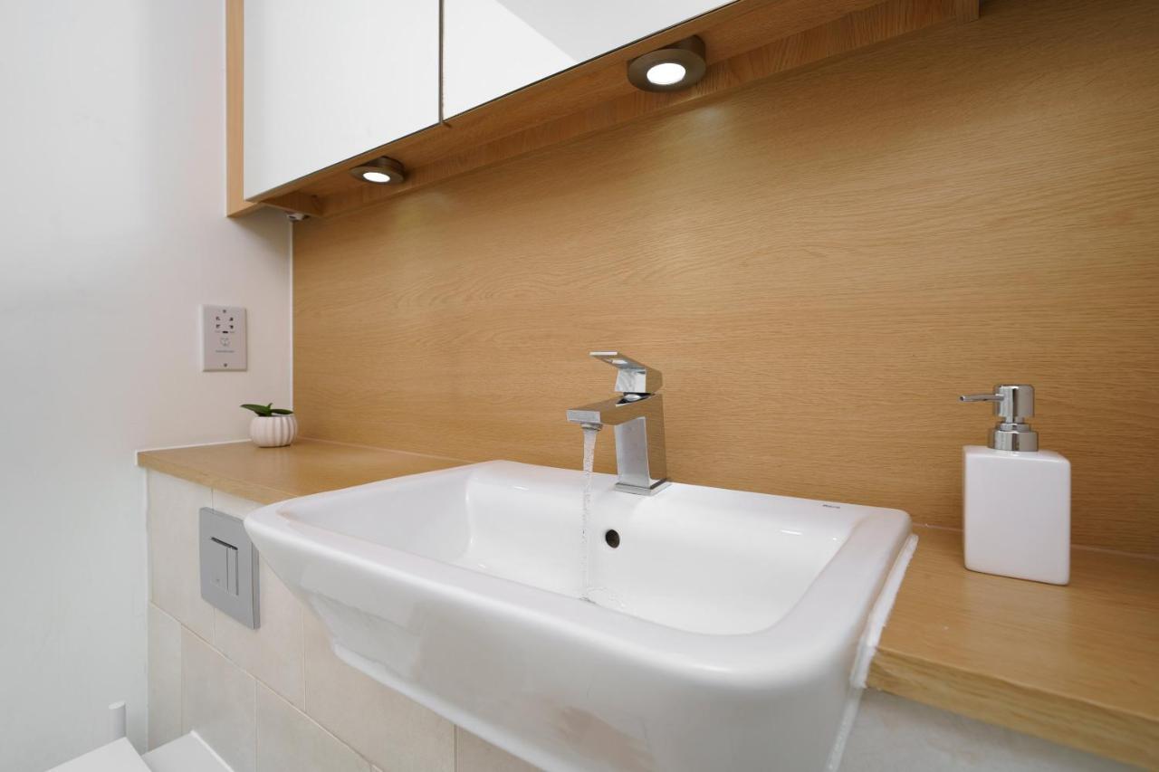 Stylish Fully-Equipped One Bedroom Apartment With Extra Sofa Bed, Free Secure Parking, Onsite Gym, 24Hr Security & Concierge Londra Dış mekan fotoğraf