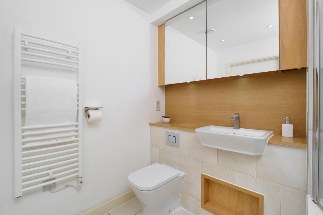 Stylish Fully-Equipped One Bedroom Apartment With Extra Sofa Bed, Free Secure Parking, Onsite Gym, 24Hr Security & Concierge Londra Dış mekan fotoğraf