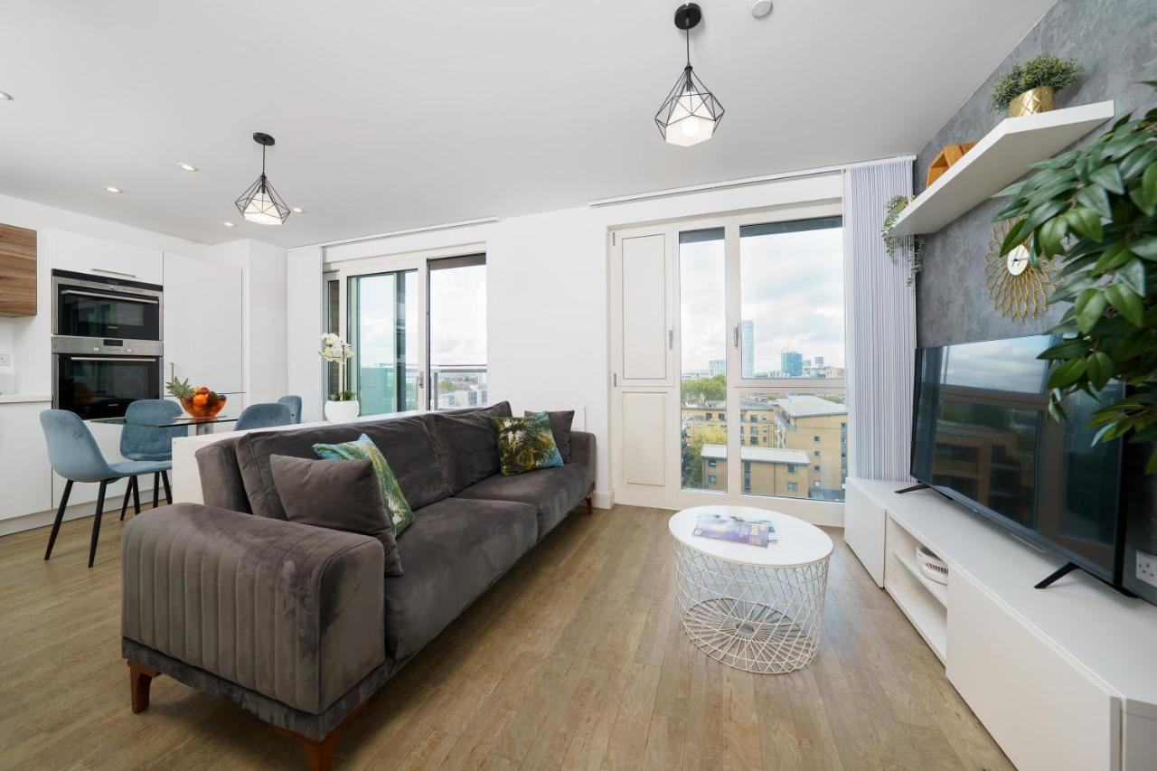 Stylish Fully-Equipped One Bedroom Apartment With Extra Sofa Bed, Free Secure Parking, Onsite Gym, 24Hr Security & Concierge Londra Dış mekan fotoğraf
