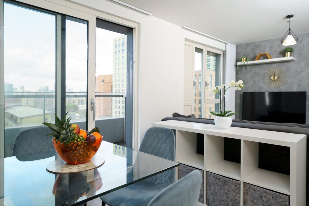 Stylish Fully-Equipped One Bedroom Apartment With Extra Sofa Bed, Free Secure Parking, Onsite Gym, 24Hr Security & Concierge Londra Dış mekan fotoğraf
