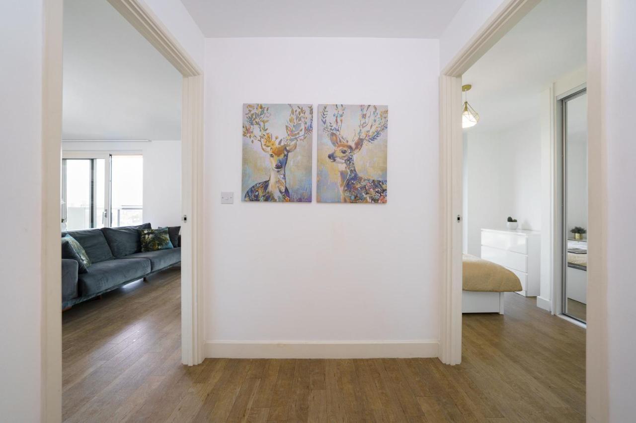 Stylish Fully-Equipped One Bedroom Apartment With Extra Sofa Bed, Free Secure Parking, Onsite Gym, 24Hr Security & Concierge Londra Dış mekan fotoğraf