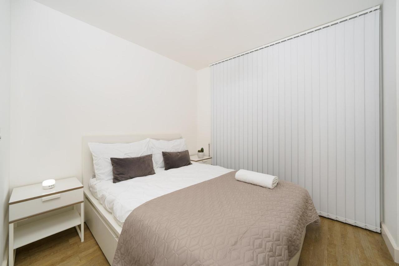 Stylish Fully-Equipped One Bedroom Apartment With Extra Sofa Bed, Free Secure Parking, Onsite Gym, 24Hr Security & Concierge Londra Dış mekan fotoğraf