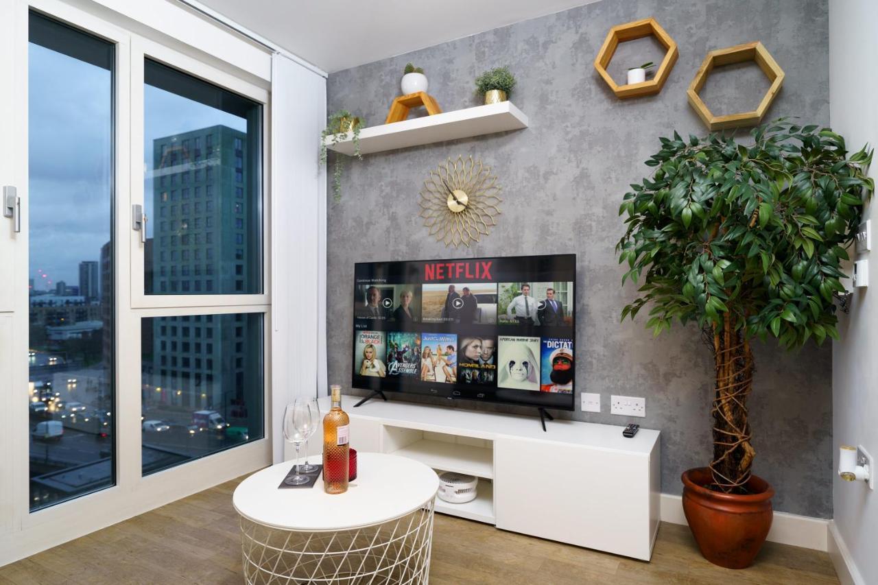 Stylish Fully-Equipped One Bedroom Apartment With Extra Sofa Bed, Free Secure Parking, Onsite Gym, 24Hr Security & Concierge Londra Dış mekan fotoğraf